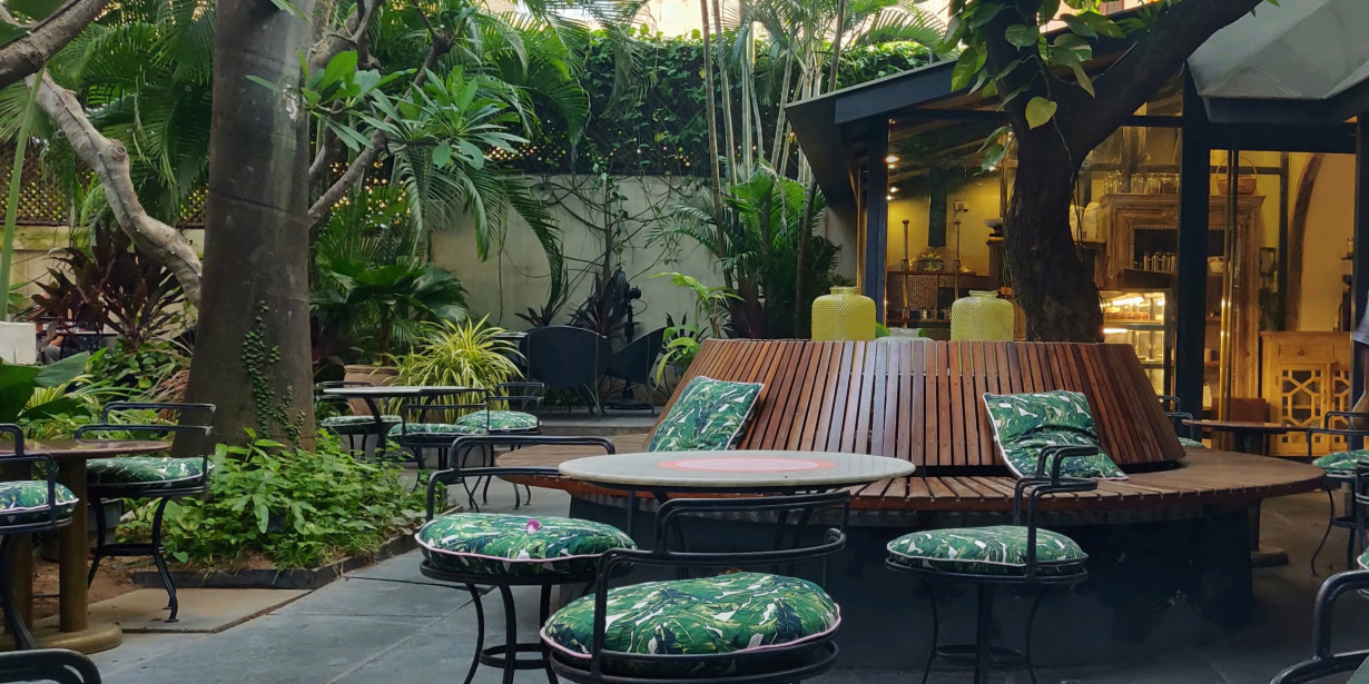Cocok untuk Bersantai, Ketahui 3 Kafe Semi-Outdoor di Bandung