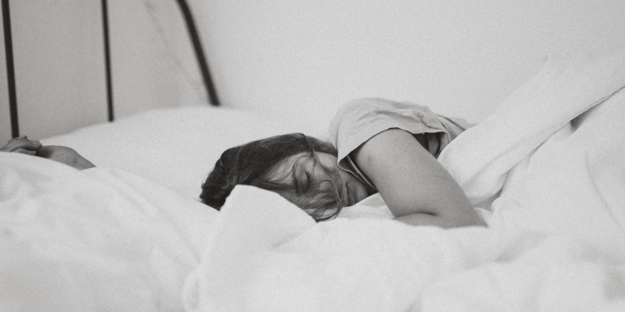 Dampak Buruk di Balik Menyalakan Kipas Angin Saat Tidur Semalaman