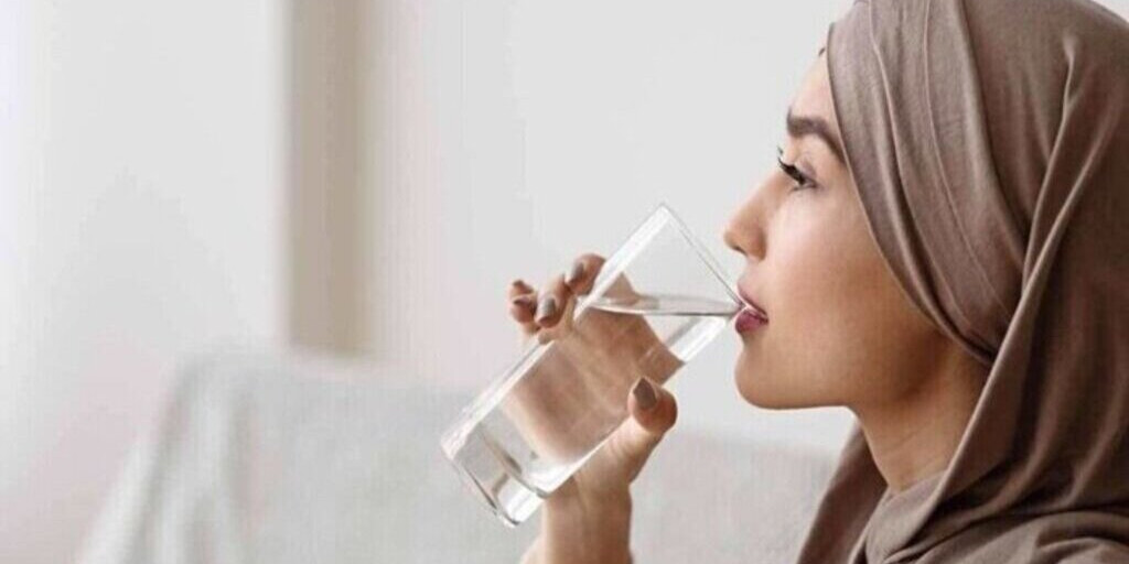 Cegah Dehidrasi, Begini Jadwal Minum Air Putih Selama Puasa