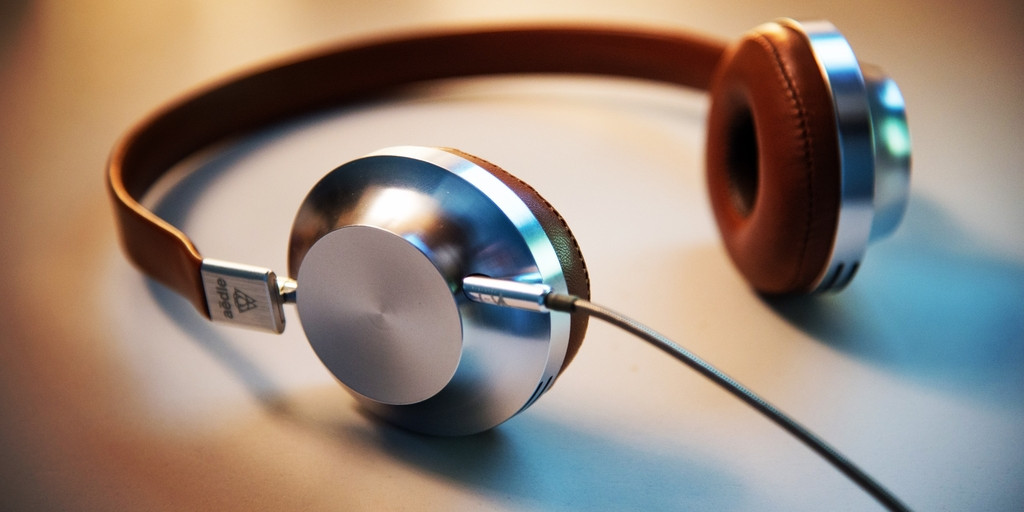 Cari Tahu Perbedaan Headphone, Headset, Earphone, dan Handsfree