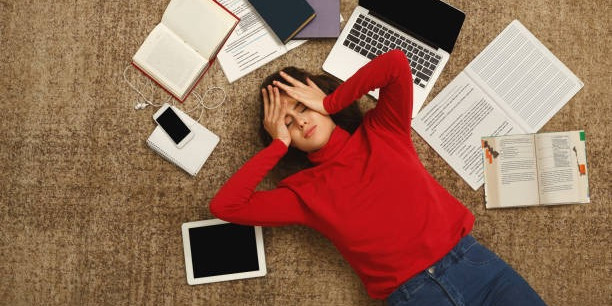 Tips Menghadapi Quarter Life Crisis Saat Menginjak Usia 20-an