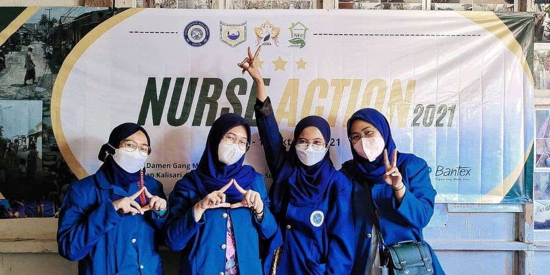 Melihat Warna-Warni Jas Almamater Kampus di Indonesia