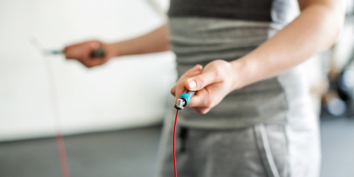 Mencoba Olahraga Jump Rope di Rumah, Bisa Hilangkan Lemak