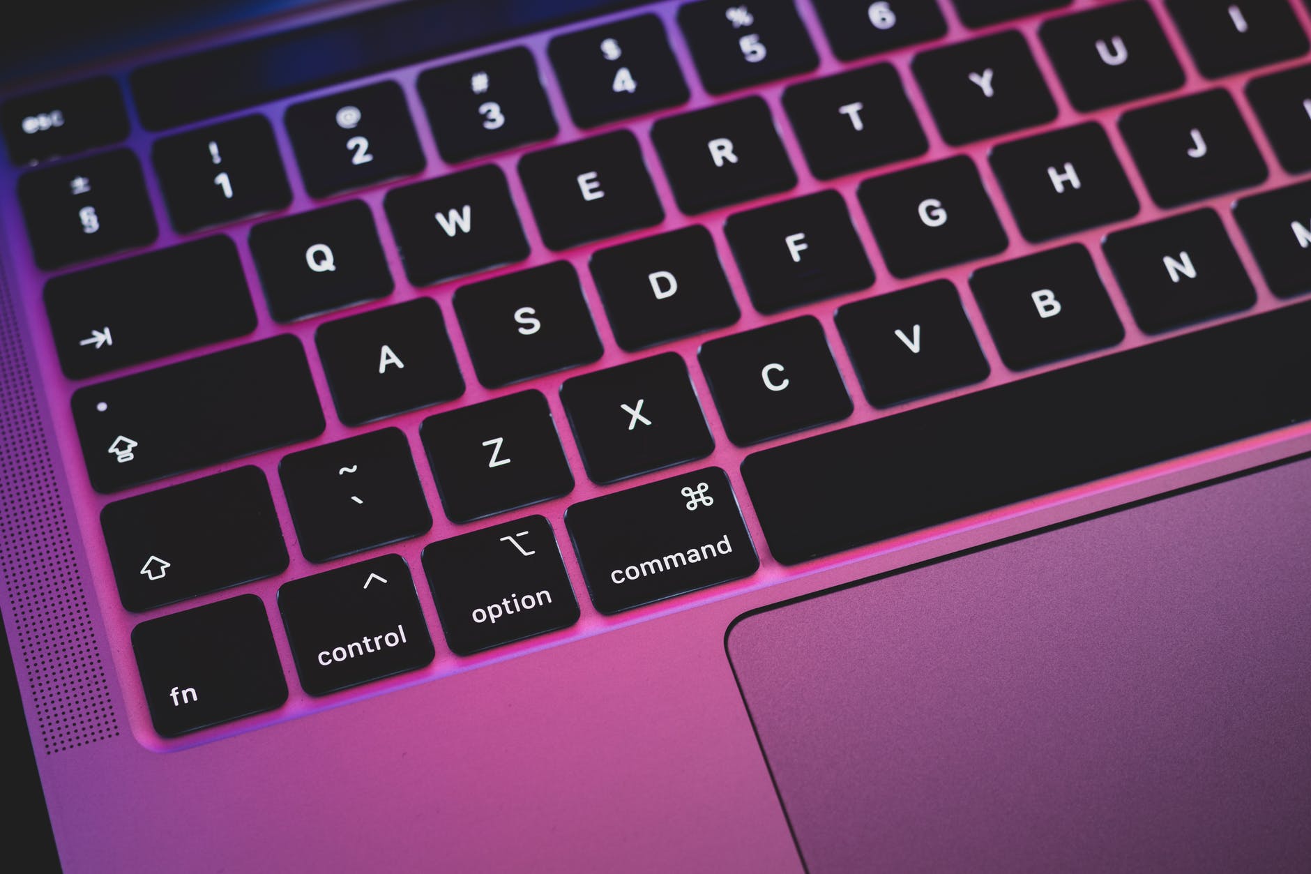 Bukan ABCD, Ini Alasan Keyboard Pakai Susunan QWERTY
