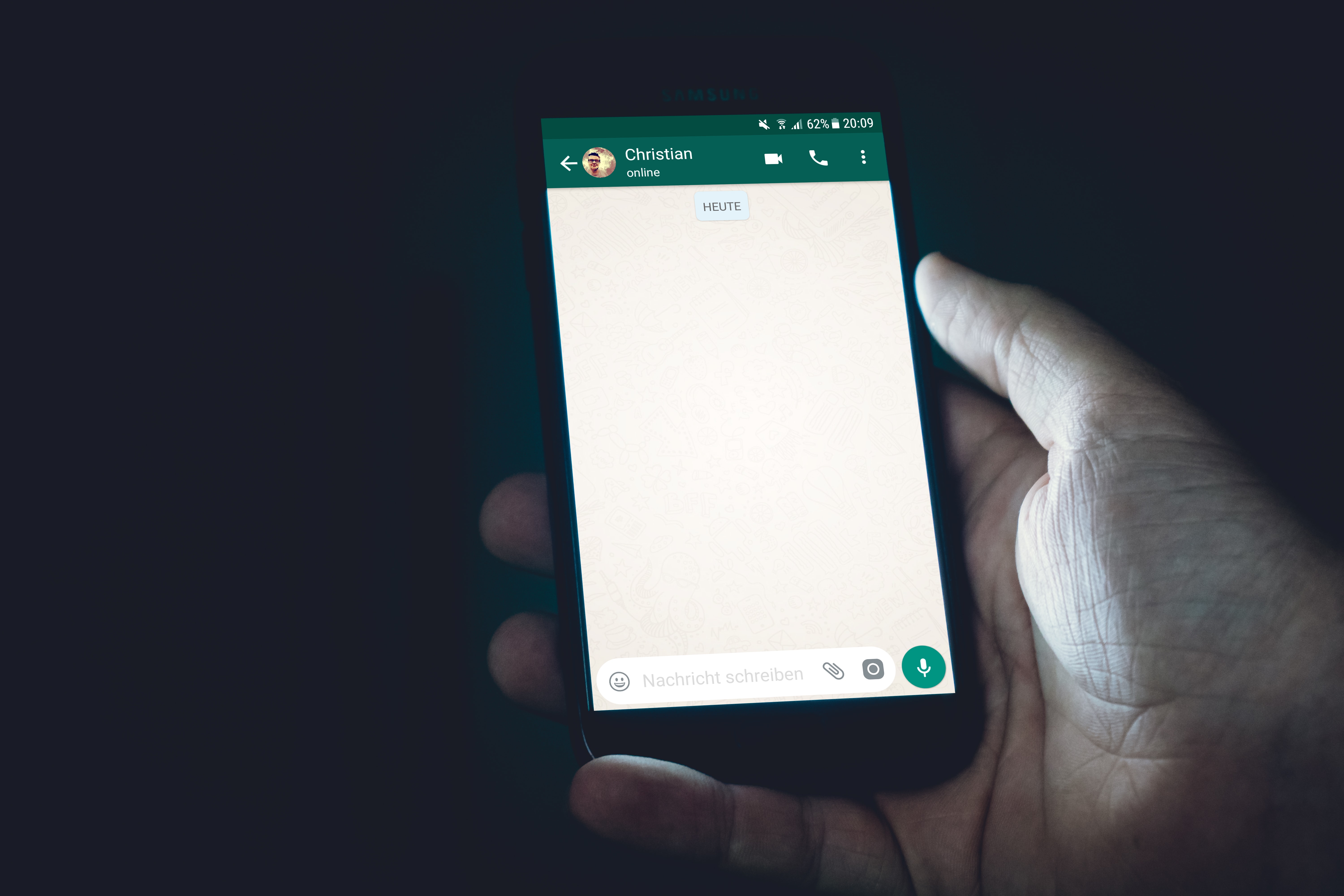 Utamakan Etika, Ini Dia Tips Chat Dosen yang Sopan