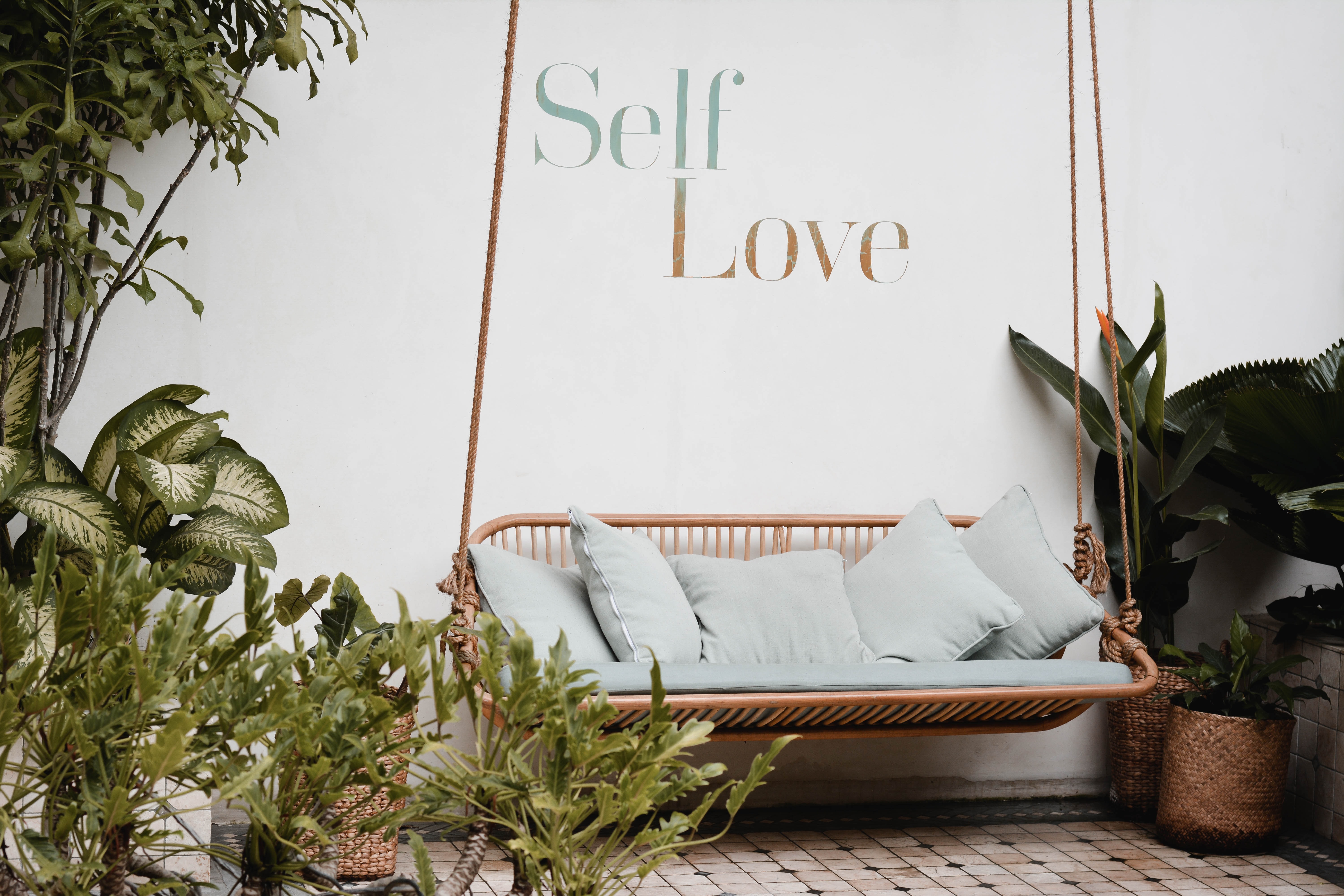 Gambar Sampul Awas! Self Love Berlebihan Bisa Berdampak Negatif
