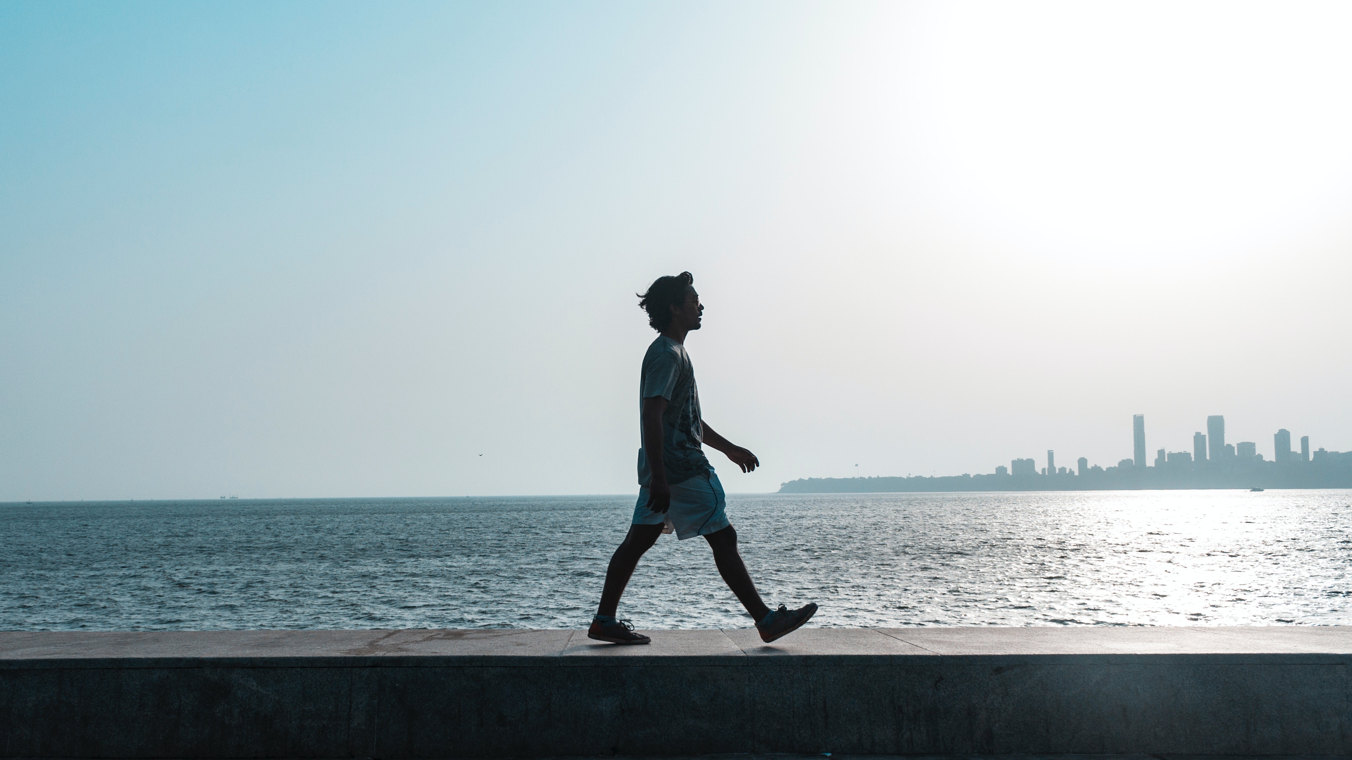 Gambar Sampul Brisk Walking, Jalan Cepat yang Penuh Manfaat