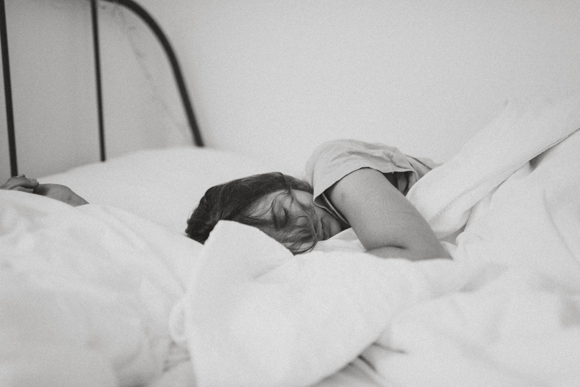 Gambar Sampul Dampak Buruk di Balik Menyalakan Kipas Angin Saat Tidur Semalaman