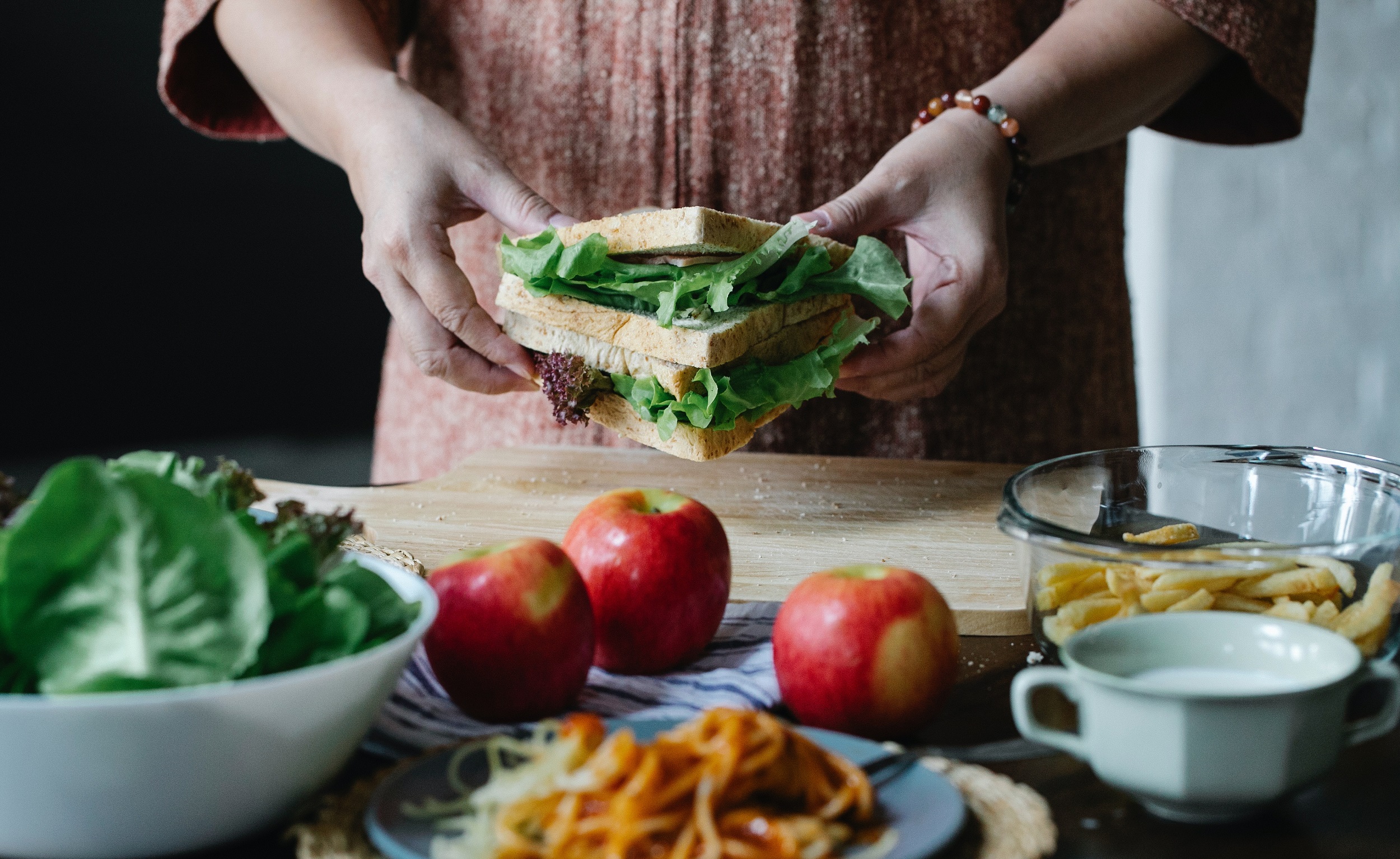 Gambar Sampul Generasi Sandwich, Apakah Kamu Termasuk Salah Satunya?