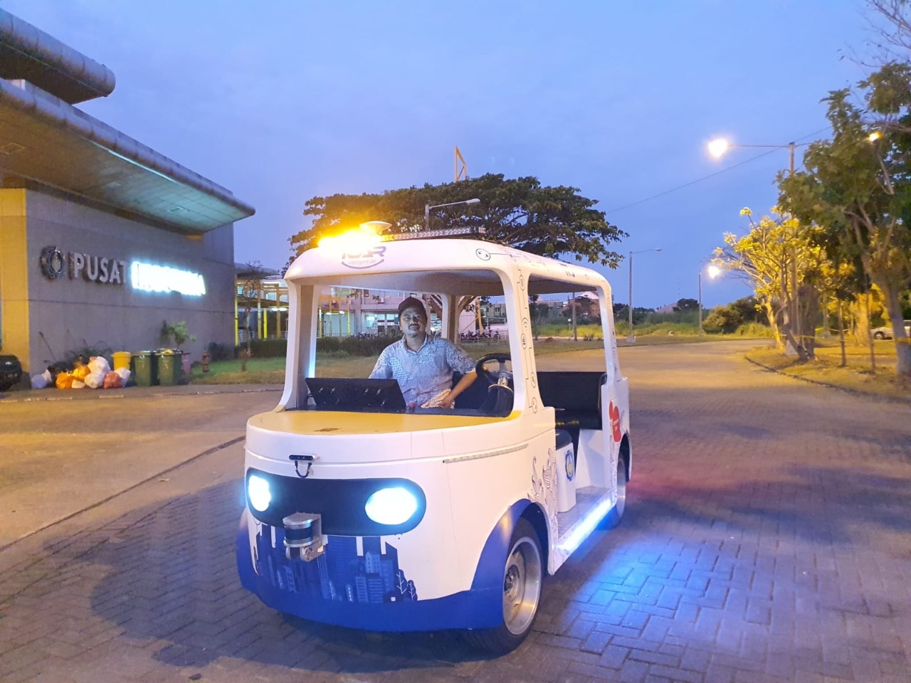 Gambar Sampul i-Car, Mobil Listrik Tanpa Pengemudi Buatan ITS