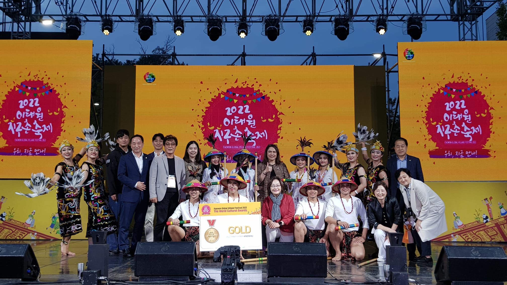 Gambar Sampul Indonesia Raih Juara Pertama di Festival Itaewon 2022 Melalui Budaya, Kebaya dan Batik