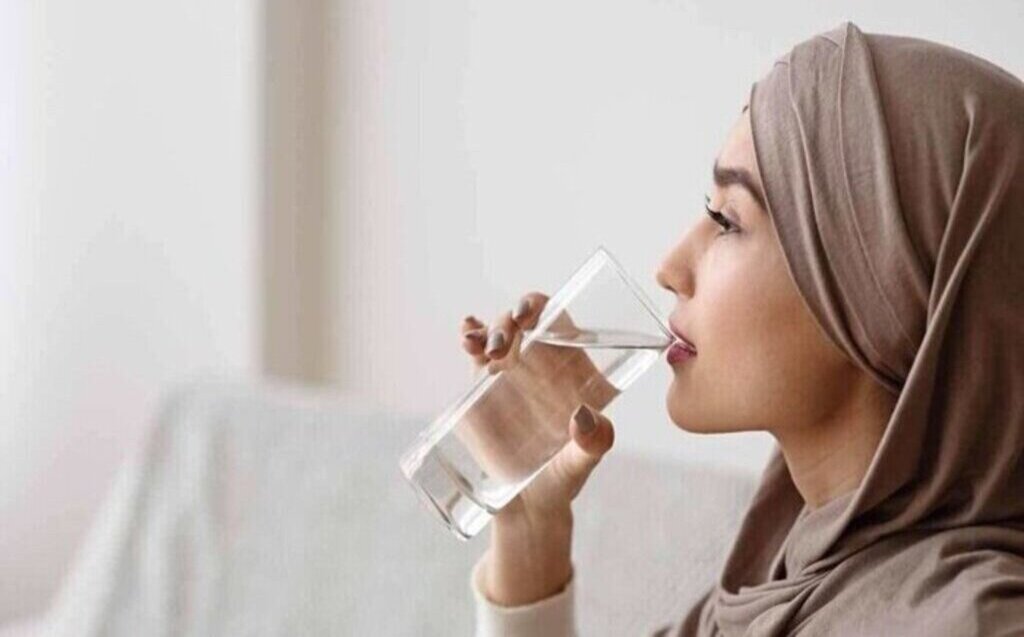 Cegah Dehidrasi, Begini Jadwal Minum Air Putih Selama Puasa