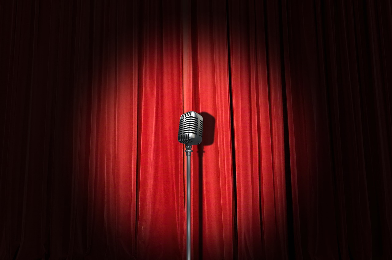 Gambar Sampul Mengenal Komunitas Stand Up Comedy, Lucu nan Menghibur