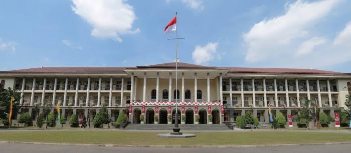 Gambar Sampul Keren! 15 Kampus Indonesia Masuk Dalam Kampus Terbaik Versi AD Scientific Index 2022