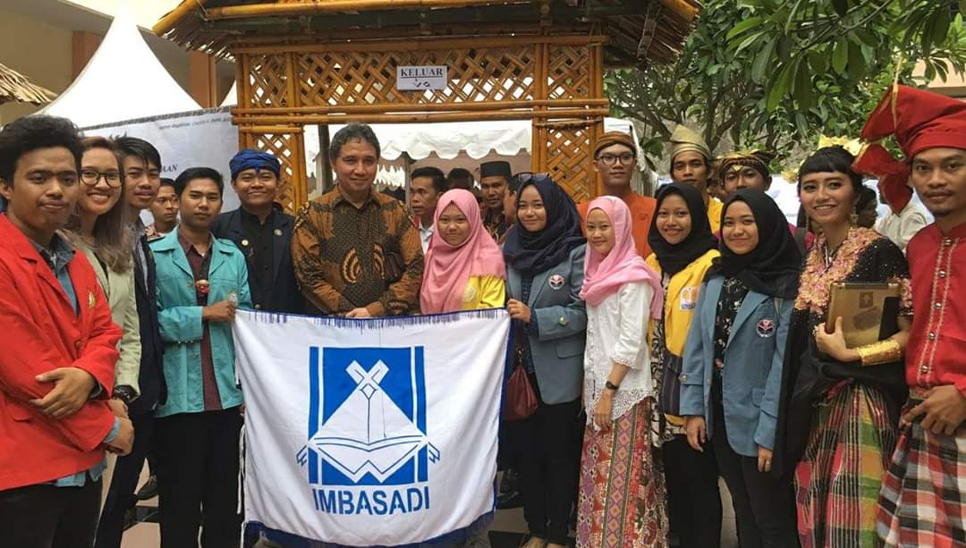 Gambar Sampul Melestarikan Budaya dan Bahasa Daerah Nusantara Bersama Komunitas Imbasadi