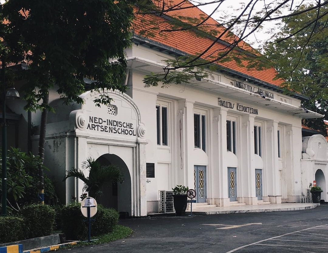 Gambar Sampul Nederlandsch-Indische Artsen School, Cikal Bakal UNAIR yang Gedungnya Masih Berfungsi Hingga Sekarang