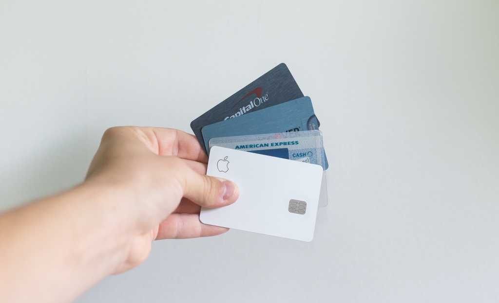 Gambar Sampul E-money dan E-wallet, Apa Perbedaannya?