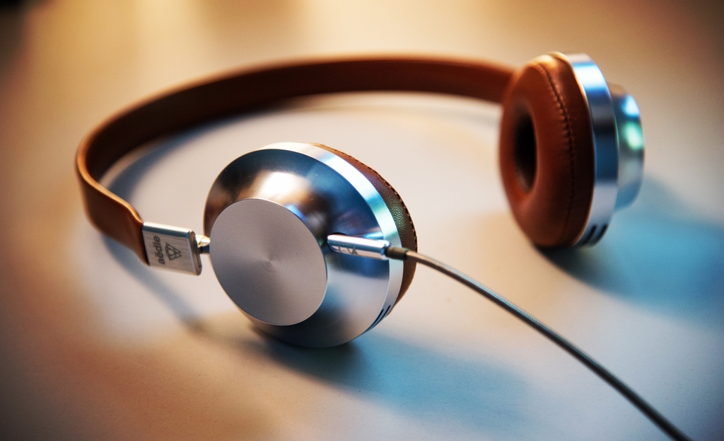 Gambar Sampul Cari Tahu Perbedaan Headphone, Headset, Earphone, dan Handsfree