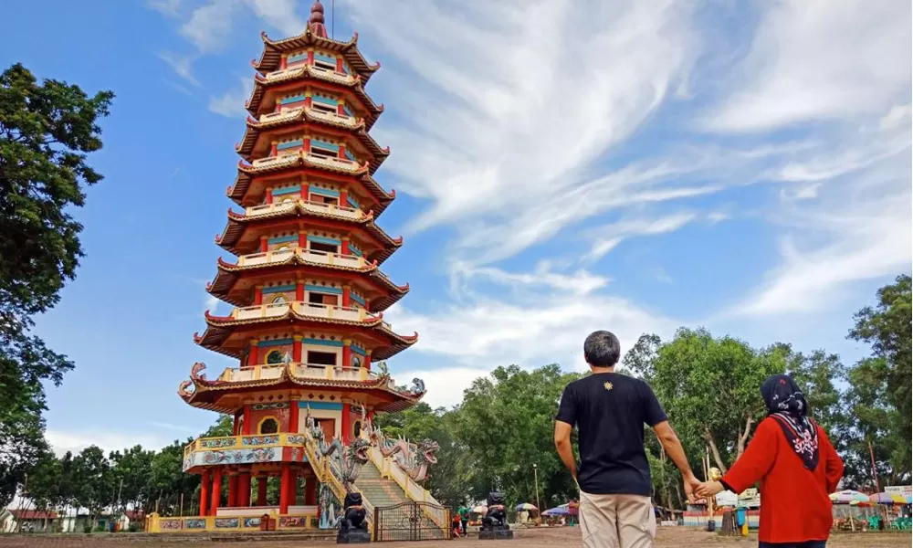 Gambar Sampul Pohon Cinta, Wisata Unik Mencari Jodoh di Pulau Kemaro