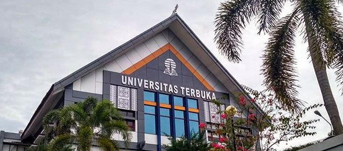 Gambar Sampul Serba-Serbi Universitas Terbuka, Perguruan Tinggi Sejak 1984