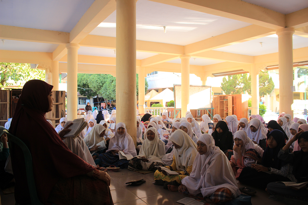 Gambar Sampul Pelajaran Menarik yang Hanya Ada di Pesantren!