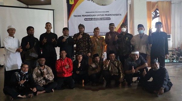 Gambar Sampul Penguatan Pemandu Wisata, Upaya Dongkrak Pariwisata Sumedang Selama Pandemi