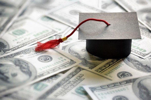 Gambar Sampul Tips Hidup Hemat Mengatur Keuangan Mahasiswa