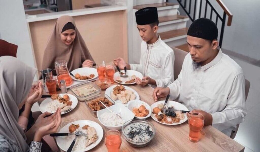 Gambar Sampul Wajib Tahu! Berikut Panduan Aman Berpuasa Bagi Penderita GERD