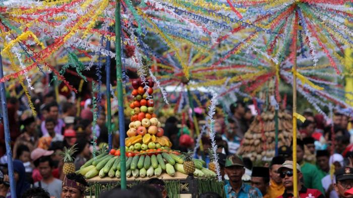 Gambar Sampul Semarak Tradisi Syawalan dari Berbagai Daerah di Indonesia