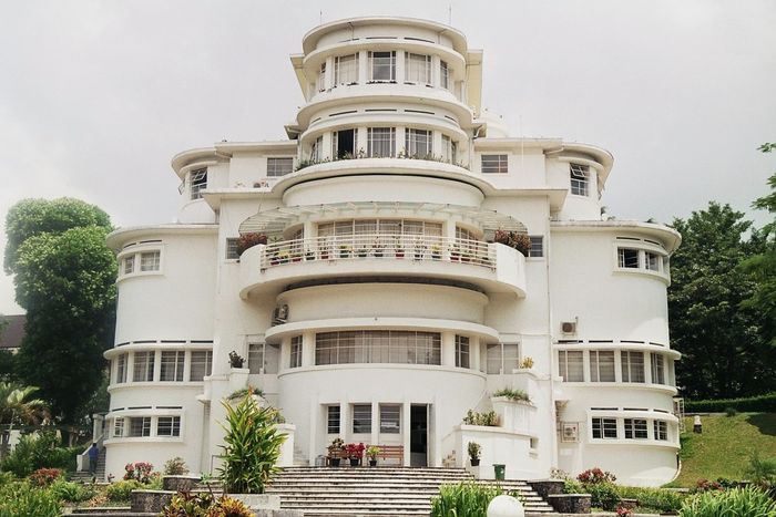Gambar Sampul Kisah Villa Isola yang Kini Jadi Gedung Rektorat