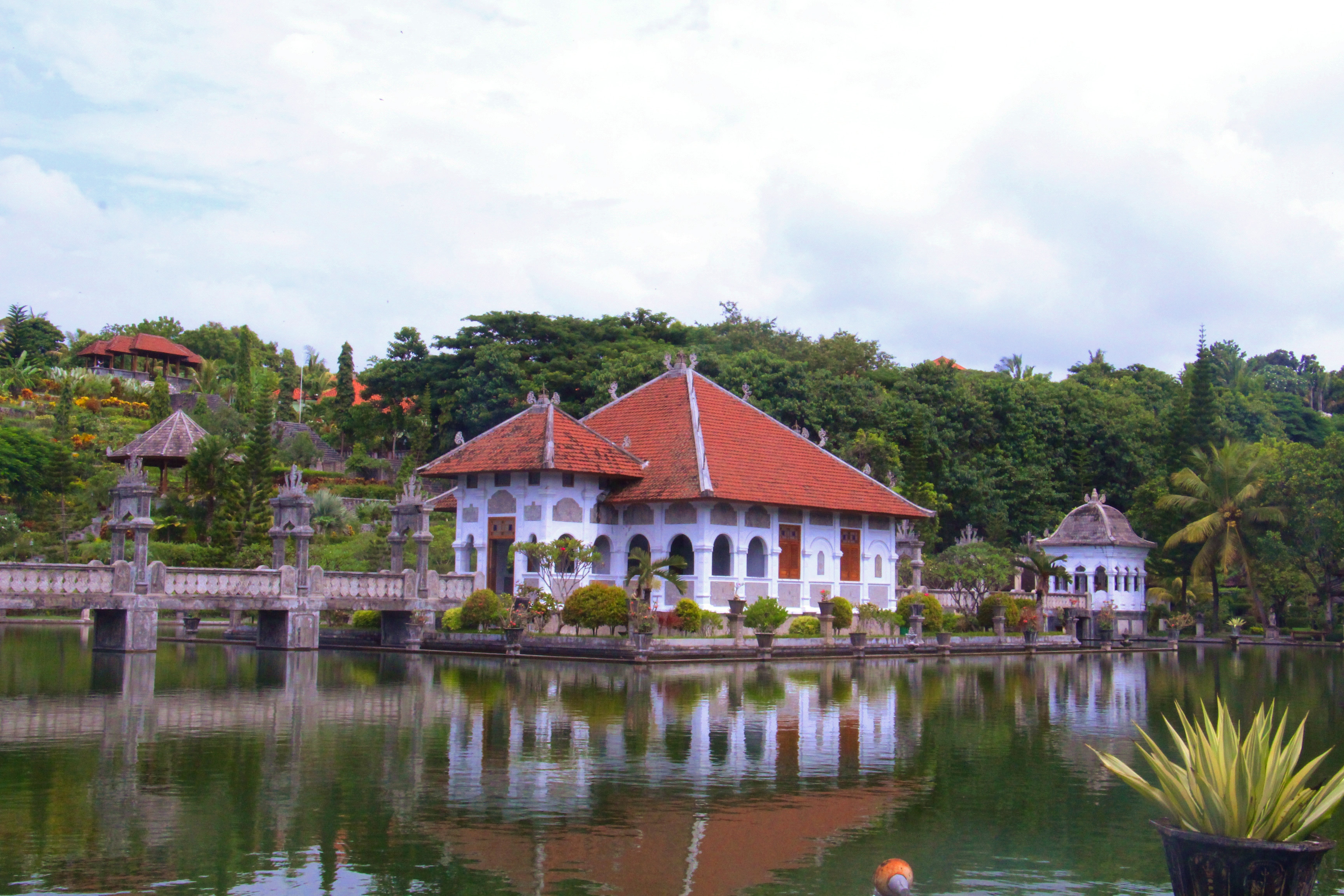 Gambar Sampul Jelajah Wisata Nuansa Eropa di Bali