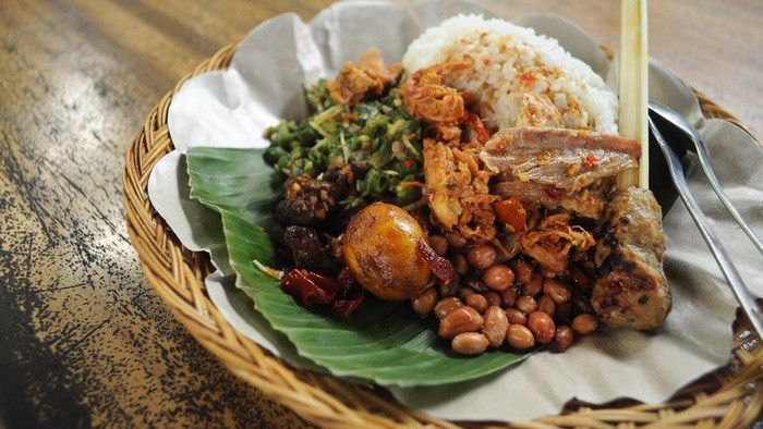 Gambar Sampul Wisata Kuliner di Bali? Jangan Lewatkan 6 Warung Legendaris Ini