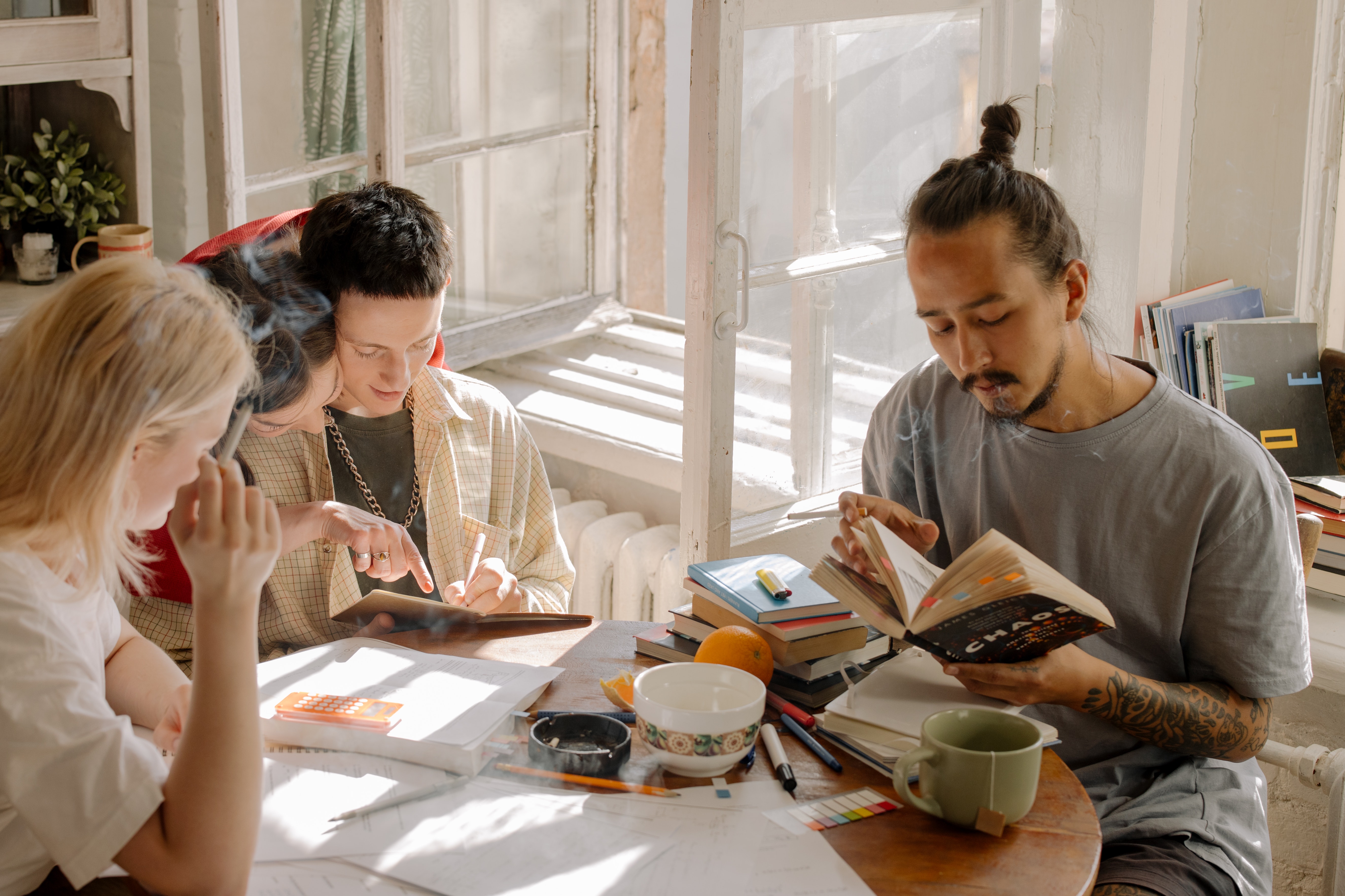 Belajar bersama teman | Foto: Pexels