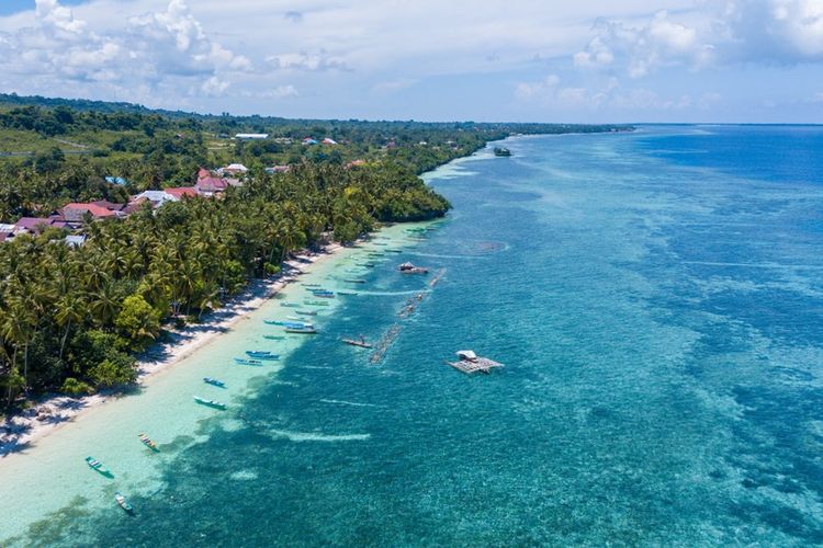 Pemandangan laut Wakatobi | Foto: Indonesia Travel