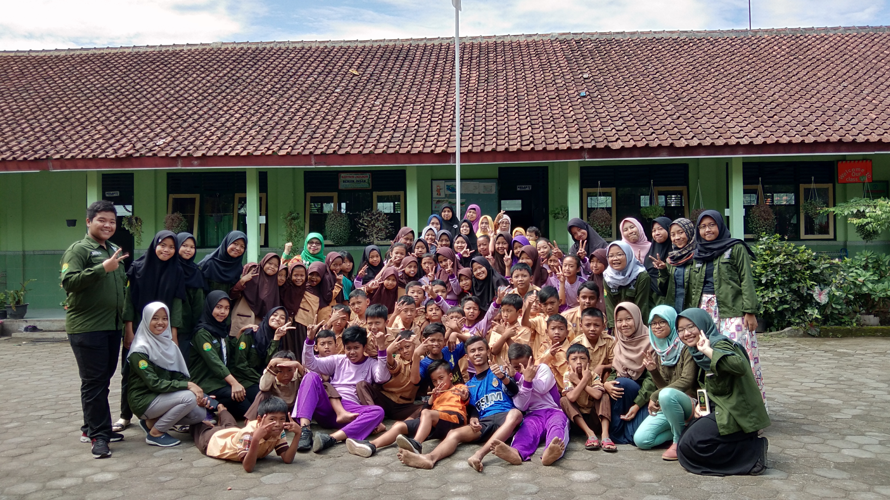 Foto bersama setelah kegiatan School Visit | Foto: Dokumen Pribadi