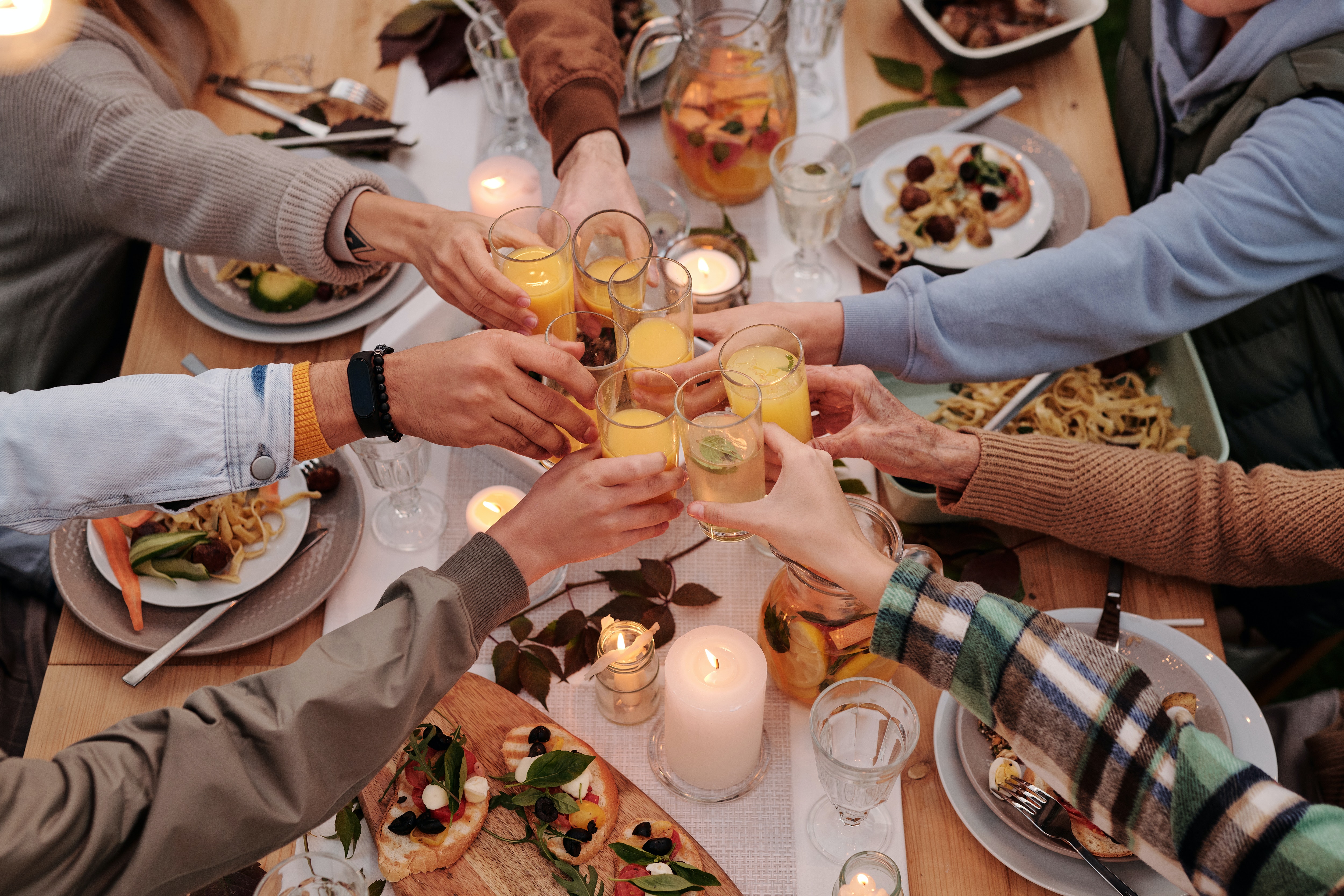 Buka puasa bersama dapat meningkatkan solidaritas | Foto: Askar Abayev/Pexels