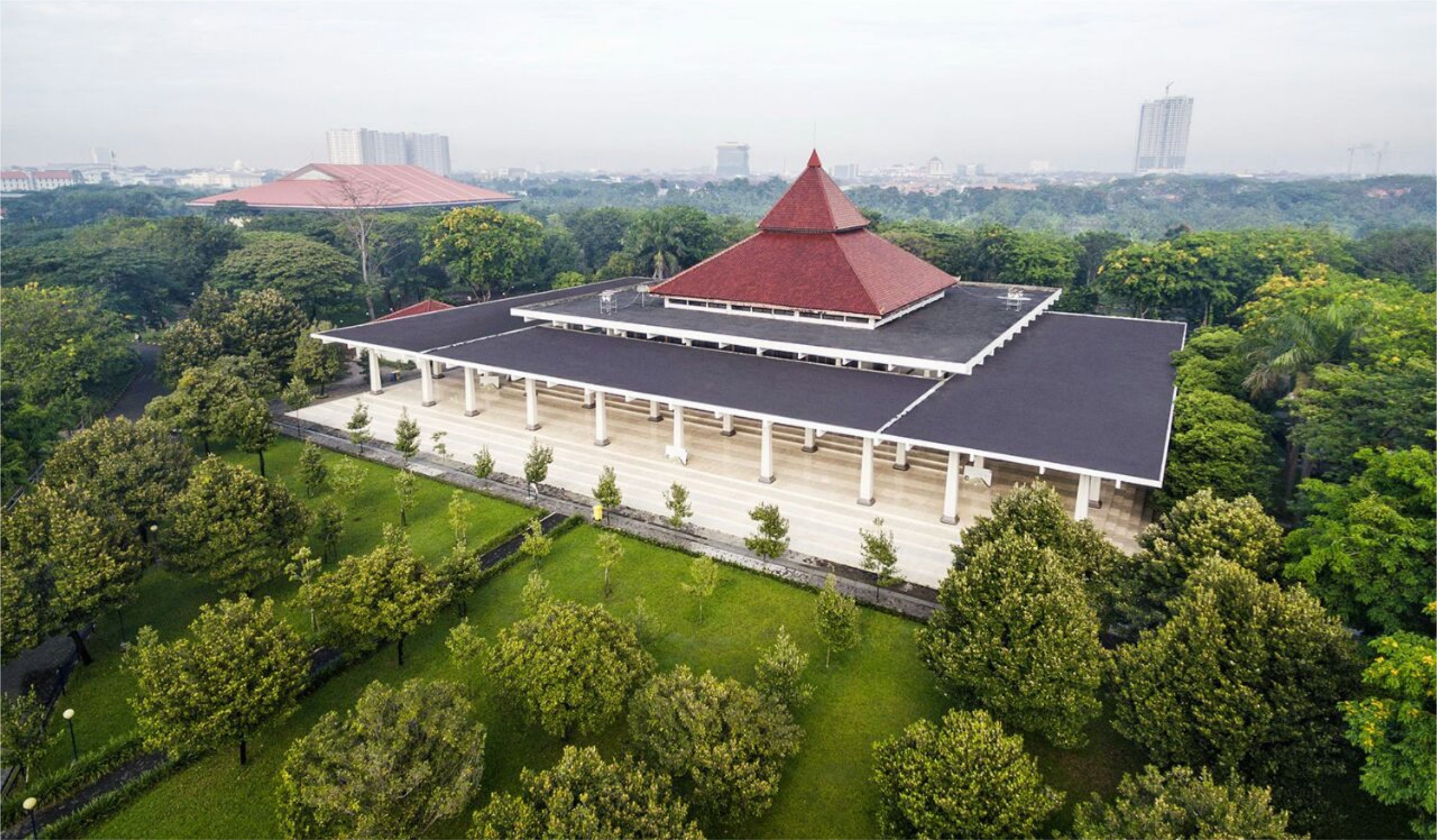 Salah satu masjid kampus di Indonesia | Foto: its.ac.id