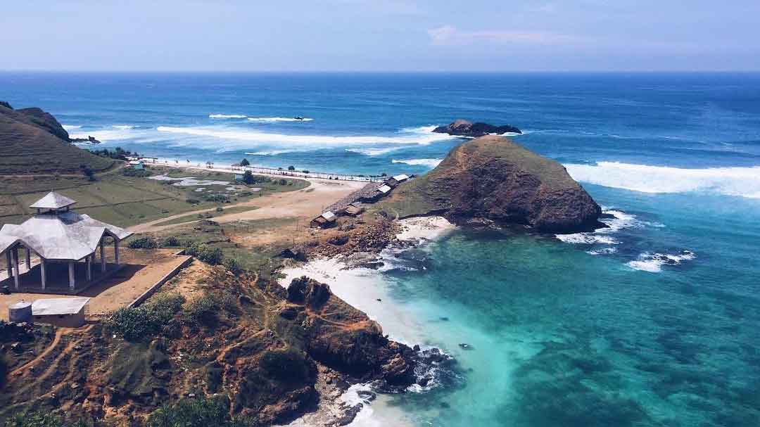 Gambar tempat wisata Pantai Seger | Foto: pantainesia.com