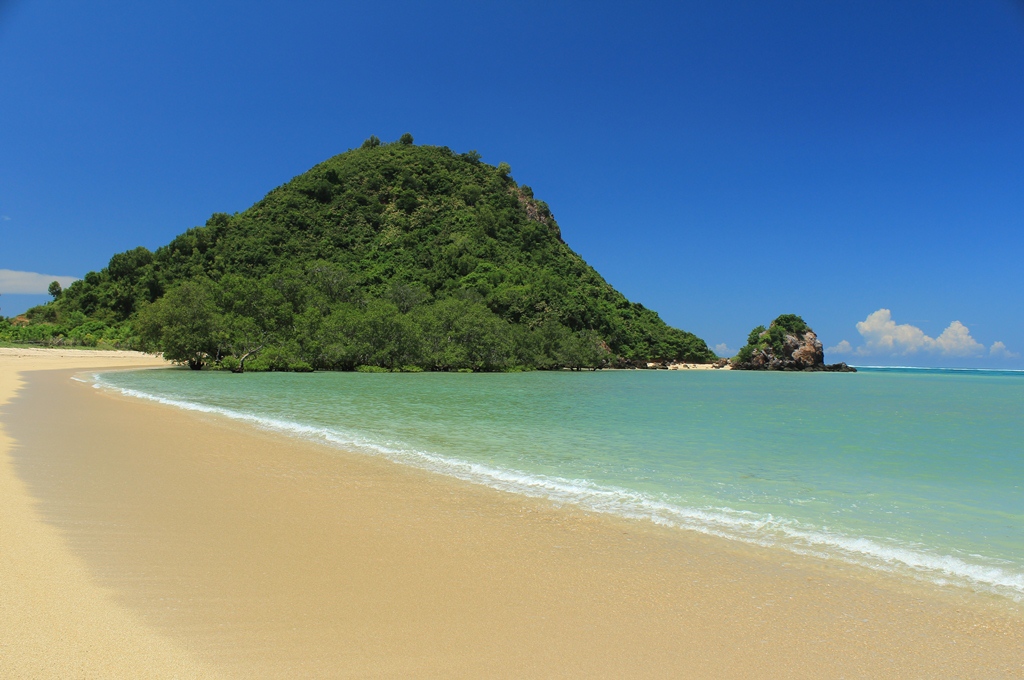 Gambar tempat wisata Pantai Kuta Mandalika | Foto: ksmtour.com