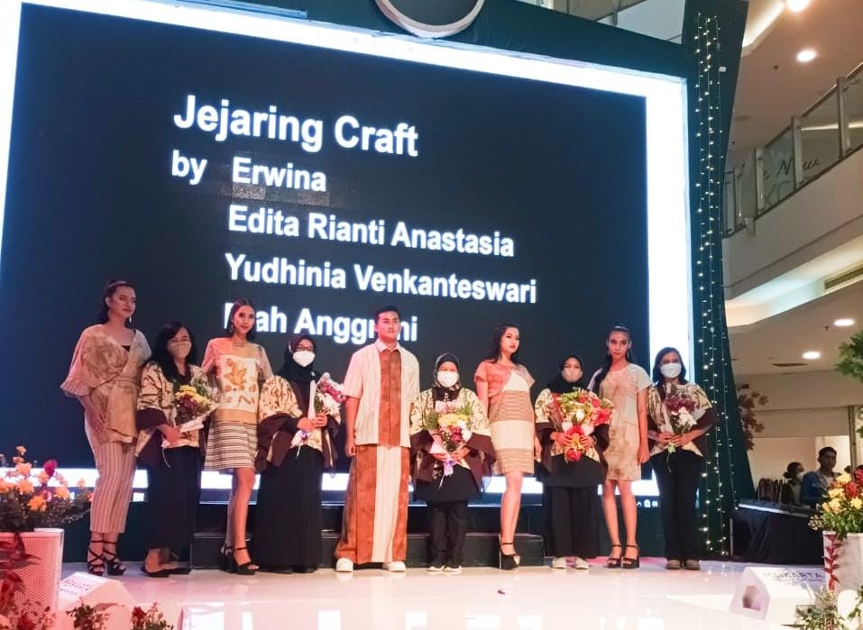 Jejaring Craft dalam acara Jakarta Fashion Show | Foto: Dokumentasi pribadi Jejaring Craft