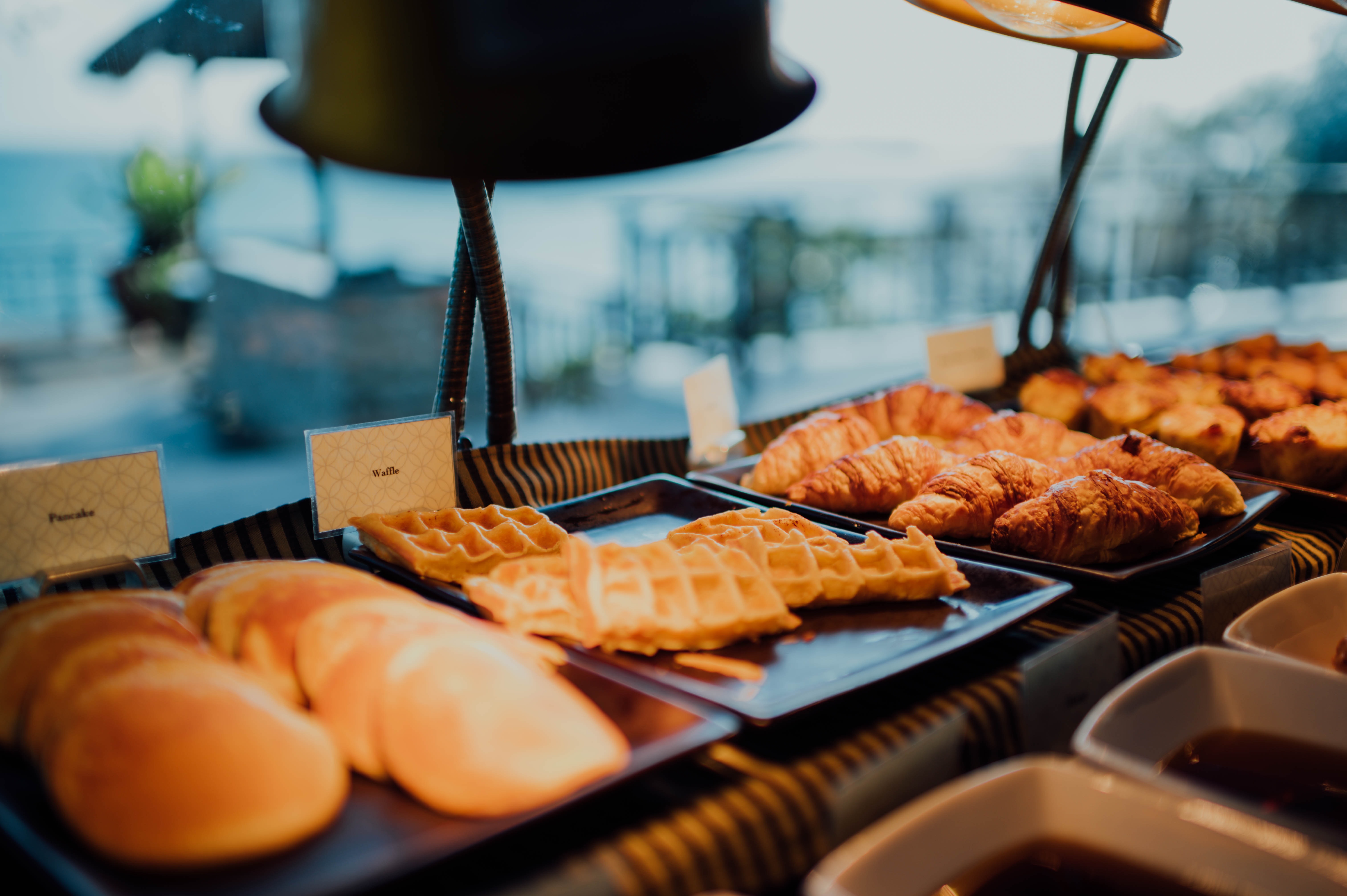 Croffle merupakan kudapan gabungan antara croissant dan waffle. | Sumber: CHUTTERSNAP/Unsplash Croffle merupakan kudapan gabungan antara croissant dan waffle. | Sumber: CHUTTERSNAP/Unsplash