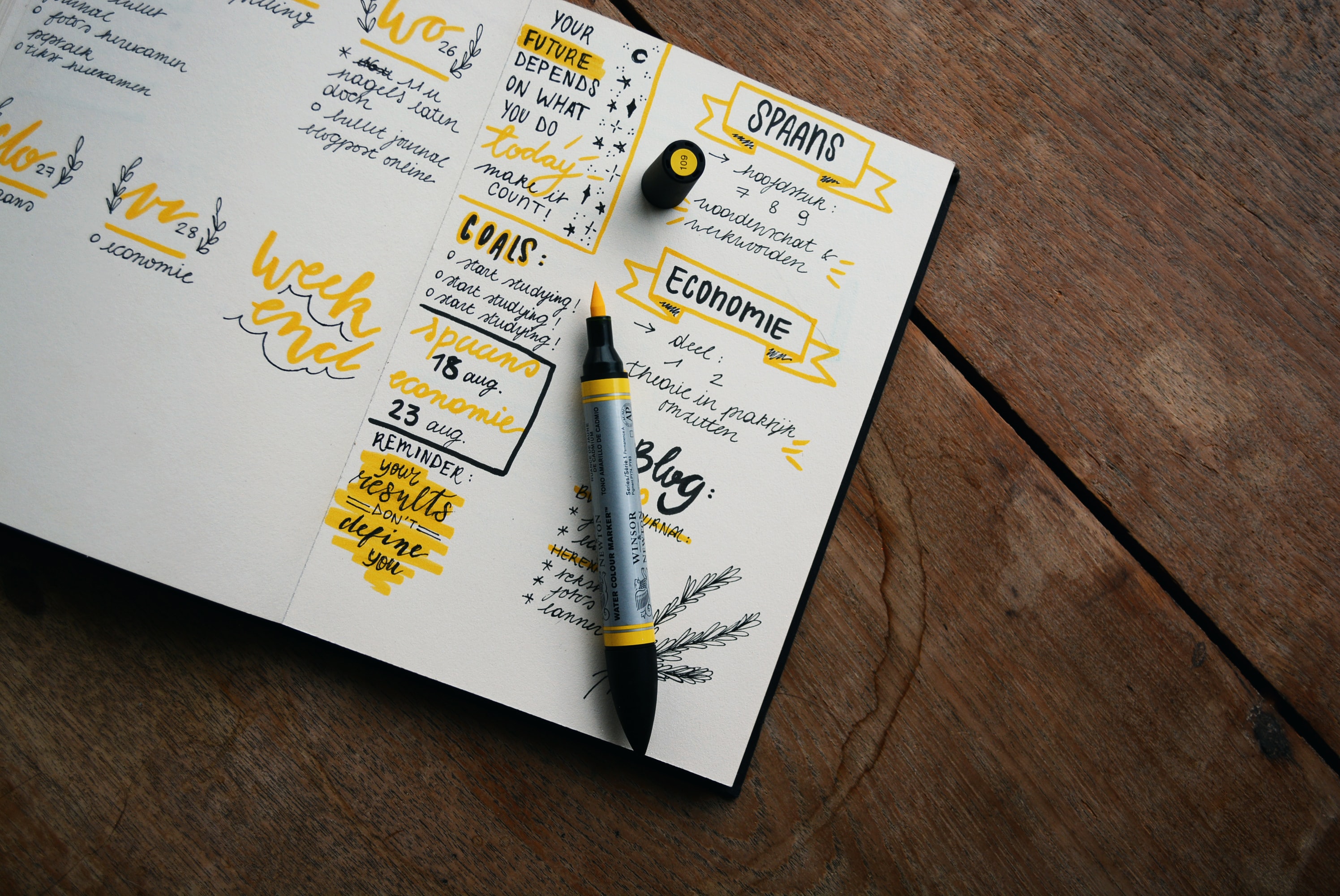 ilustrasi planner. membuat plan dapat berguna hadapi quarter life crisis. | Sumber: Estée Janssens/Unsplash ilustrasi planner. membuat plan dapat berguna hadapi quarter life crisis. | Sumber: Estée Janssens/Unsplash