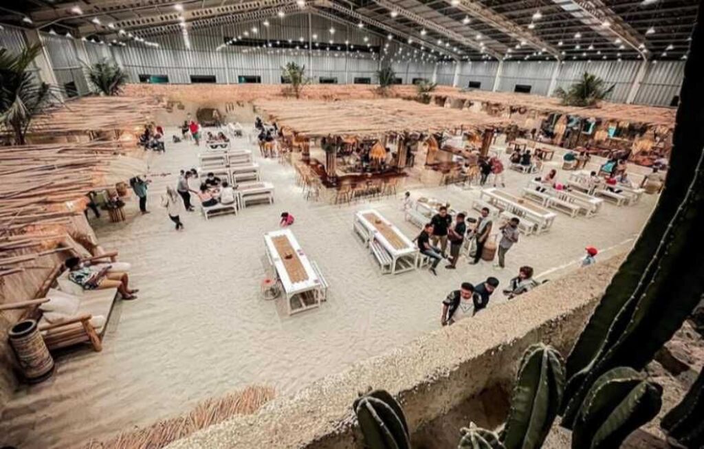 kafe dengan konsep pantai di Hey! Beach, Tangerang | Foto: Instagram @infotangerang.id/brisik.id kafe dengan konsep pantai di Hey! Beach, Tangerang | Foto: Instagram @infotangerang.id/brisik.id