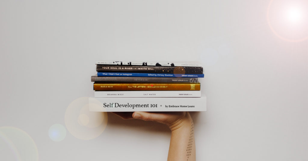 ilustrasi kumpulan buku bertema self development. | Foto: Embrace home loans ilustrasi kumpulan buku bertema self development. | Foto: Embrace home loans
