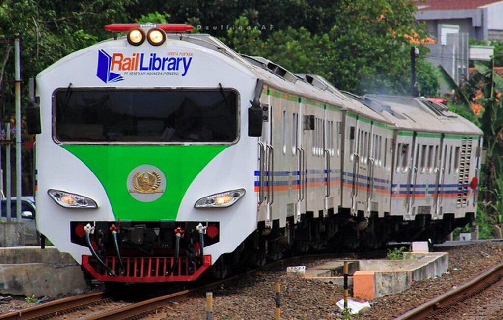 Rail Library, perpustakaan kereta pertama di Indonesia | Foto: Flickr/Dzulfiqar Adefa